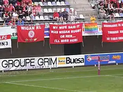 Ceux de Wigan aussi, avec des slogans humoristiques