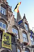 Drapeau sur l'hôtel de ville.