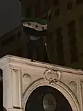 Drapeau de la révolution syrienne hissé par les manifestants le 15 décembre 2016.