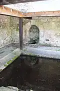 Intérieur du vieux lavoir.