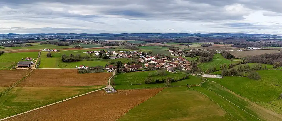Vue aérienne du village de Placey depuis le Châtelard