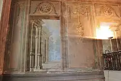 Dubarry : décor de la cage d'escalier.