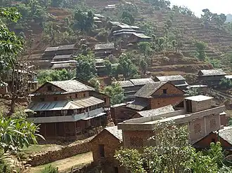 village à flanc de montagne au Népal