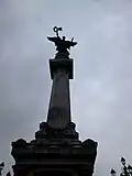 Colonne de la Victoire, vue du pied