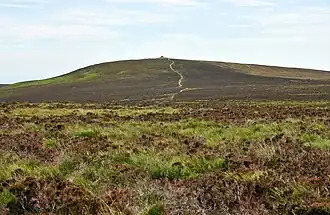 Vue de Dunkery Beacon depuis le col le séparant des Rowbarrows, à l'ouest.