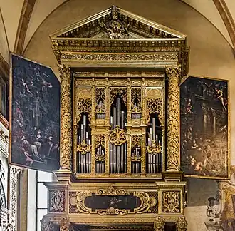 L'orgue de droite.