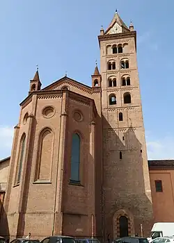 Chevet et campanile.