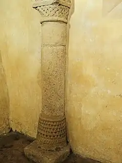 Crypte : une colonne du pourtour