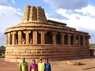 Temple de Durgaouvert à l'Est, Aihole, VIIe – VIIIe&nbsp;siècle. Karnataka.