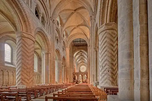 Nef romane (1093-1104) de la cathédrale de Durham.