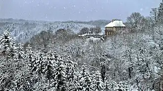 Le château sous la neige vu depuis le site de la Vierge.