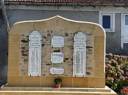 Le monument aux morts.