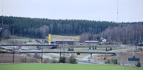 Échangeur de la route Helsinki-Turku (E18) et de la Kantatie 52 à Salo.
