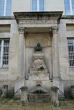 Son buste à Chaumont.