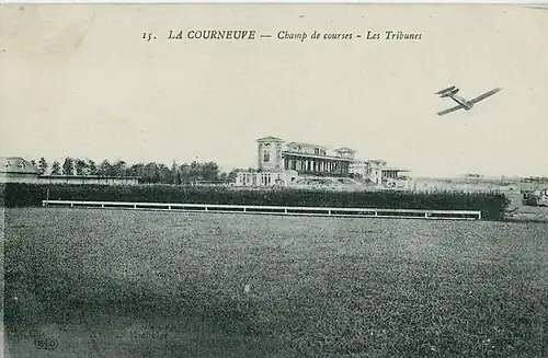 Le champ de courses et la tribune d'honneur dans les années 1920.