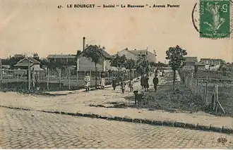 La présence de lignes de chemin de fer et de tramways desservant la ville facilita l'urbanisation de la commune, notamment sous forme de lotissements, comme celui-ci