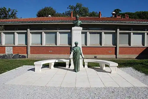 Monument Laulanié dans le carré de Physiologie de l'ENVT