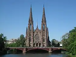 L’église Saint-Paul vue du Pont-Royal.