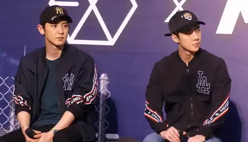 Description de l'image EXO-SC at MLB event on March 23, 2018 03 (cropped).png.