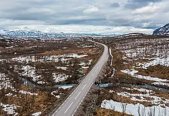 La E10 près de Låktatjåkka.