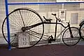 Une des premières bicyclettes de sécurité (1879) au Coventry Transport Museum.