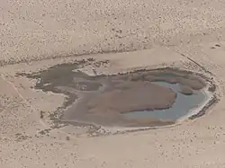 Vue aérienne d'un point d'eau.