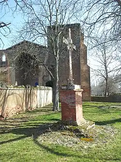 Cimetière attenant (côté sud).