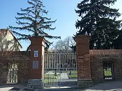 Entrée principale de la médiathèque.