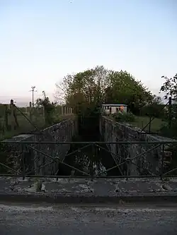 Écluse inachevée de Saint-Thibault.