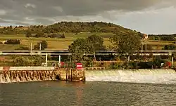 Écluse du bord de Marne aux environs de Dormans.