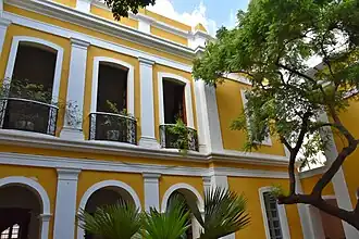 L'École française d'Extrême-Orient est un institut de recherche important dans la région.