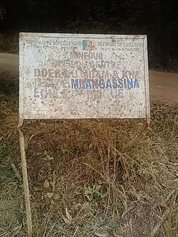 Plaque de signalisation de l’école publique.