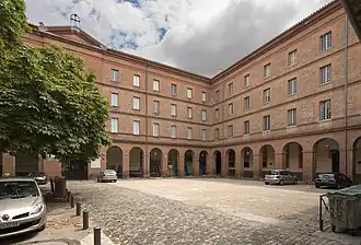 no&nbsp;56-58 : la cour intérieure de l'ancien grand séminaire.