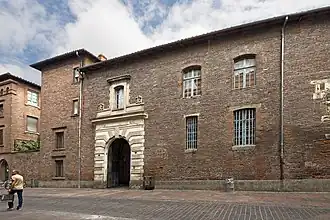 no&nbsp;56-58 : la façade de l'ancien grand séminaire.