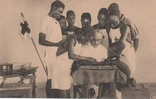 École d'infirmiers de la Croix-Rouge de Belgique à Pawa (Congo belge) vers 1930.