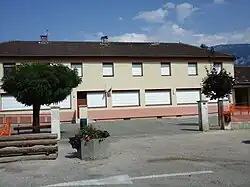 École primaire et maternelle de Poliénas, juillet 2015.