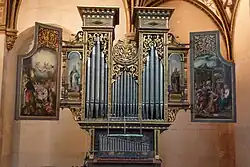 Orgue en forme de retable.