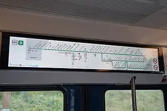 Écran d'affichage du plan de ligne au-dessus des portes en novembre 2024.