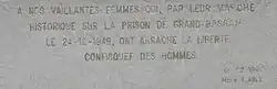 À nos vaillantes femmes qui, par leur marche historique sur la prison de Grand-Bassam le 24-12-1949, ont arraché la liberté confisquée des hommes. 06/02/1999, Maire F. Able