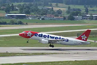 HB-IHZ (A320-214) au décollage.