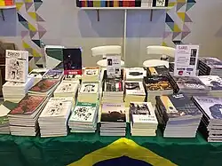 Exposition de livres publiés par les Editions Anacaona, toutes collections confondues.