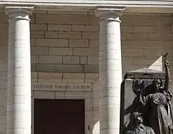 Entrée de l'église.