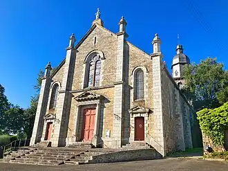 L'église Notre-Dame-de-Nazareth : la façade.