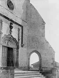 Portail et arc-boutant sud.