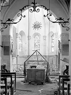 Dégâts de la Première Guerre mondiale, poutre de Gloire et clôture de chœur classée.
