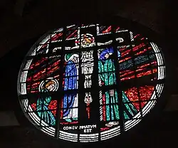 Grand vitrail circulaire côté sud.