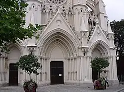 Partie basse de la façade.