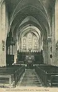 Vue intérieure de l'église paroissiale au début du XXe&nbsp;siècle (carte postale).