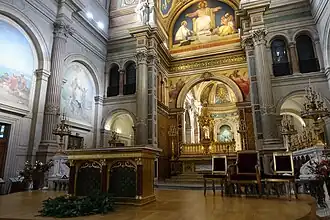 Chœur puis chapelle axiale de la Vierge.