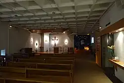 Nef principale (nef latérale sur la droite).